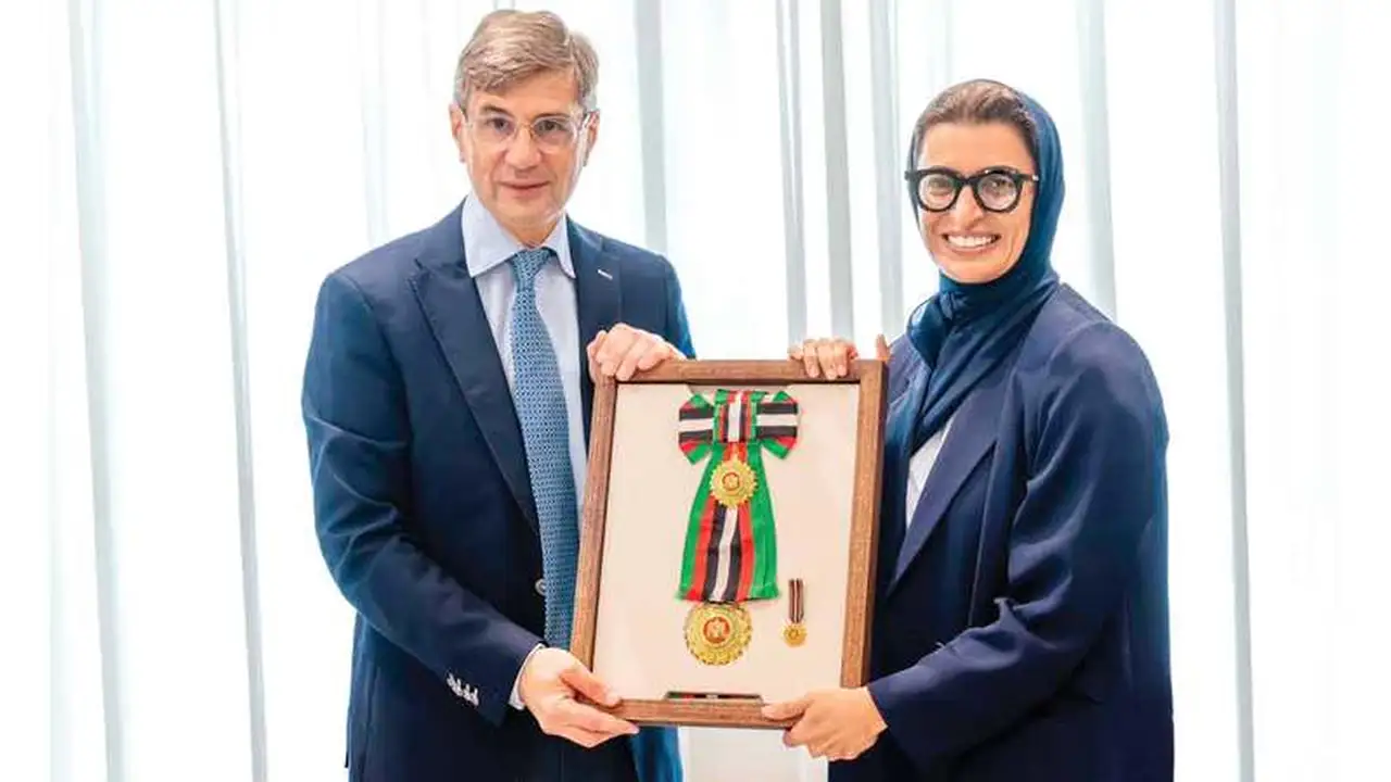 رئيس الدولة يكرم سفير فرنسا بوسام زايد الثاني وسفير بلجيكا بوسام الاستقلال